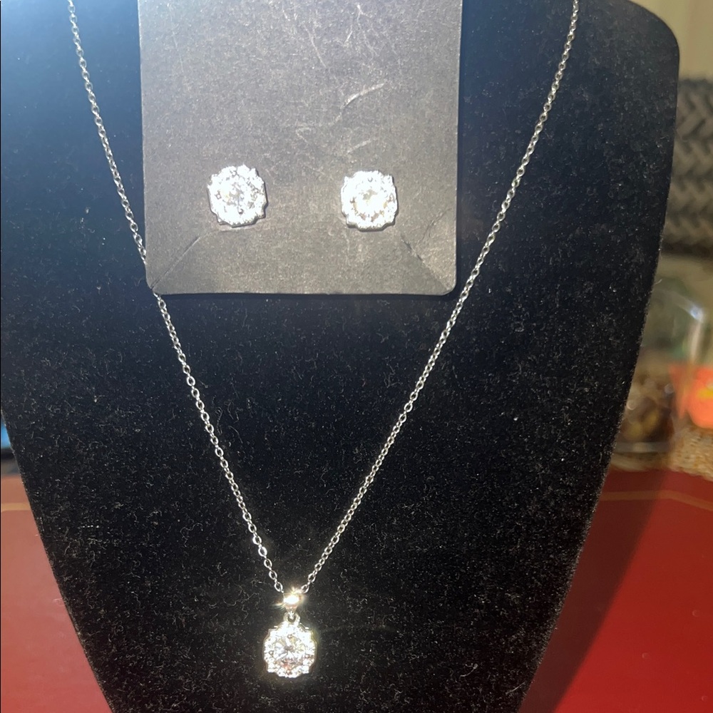 Elegant S 925 Stud Cubic Earrings - Picture 1 of 8